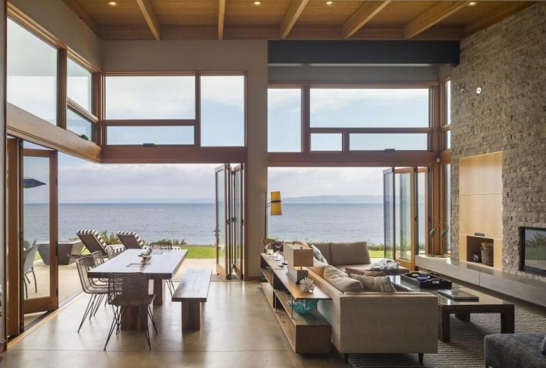 Infinity living room overlooking the ocean